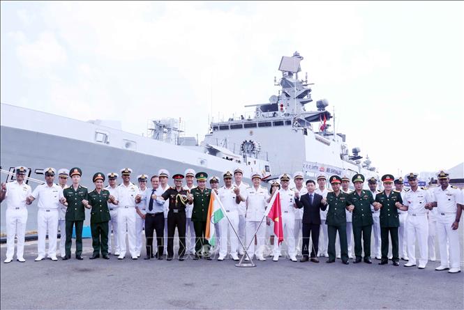 Đội tàu Hải quân Ấn Độ thăm hữu nghị TP Hồ Chí Minh