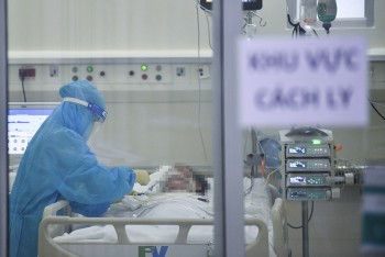 Đến sáng 5/12, còn gần 6.800 ca COVID-19 nặng đang điều trị