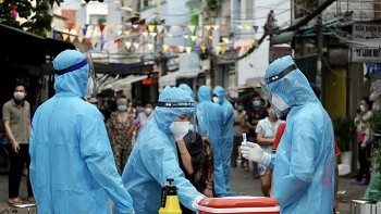 Ngày 8/12, Hà Nội ghi nhận 709 ca mắc mới COVID-19, trong đó có 243 ca cộng đồng