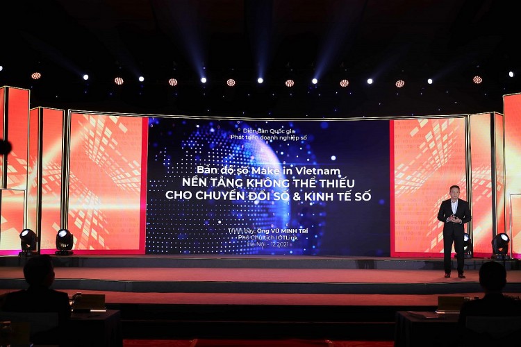 Ông Vũ Minh Trí Phó chủ tịch IOTLink trình bày tham luận tại Diễn đàn.