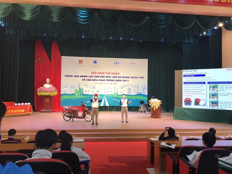 Nâng cao ý thức đội mũ bảo hiểm của thanh niên Việt Nam