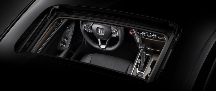 Cửa sổ trời của Honda Accord mới.