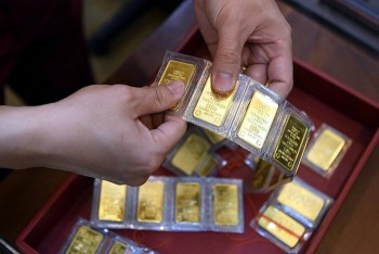 Giá vàng trong nước 'đứng yên', vàng thế giới giảm mạnh