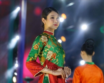 Hà Nội rộn ràng trong Đêm Nhạc hội Áo dài du lịch