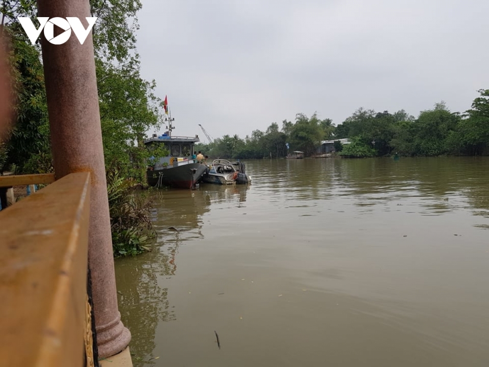 Tin tức tai nạn giao thông ngày 6/1: Xe ben trôi dốc, người đi đường vội vứt xe chạy tháo thân