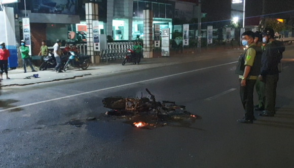 Tin tức tai nạn giao thông nổi bật ngày 7/1: Xe tải đang chạy văng bánh làm 1 phụ nữ hứng 
