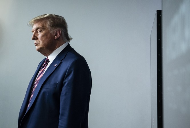 Ông Trump cân nhắc tự ân xá cho bản thân?