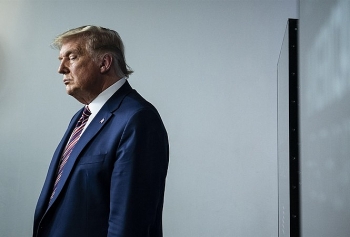 Ông Trump cân nhắc tự ân xá cho bản thân?
