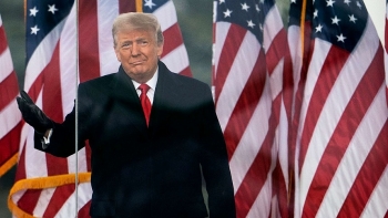 Mất "loa phóng thanh", ông Trump rơi vào những ngày bị "cô lập"