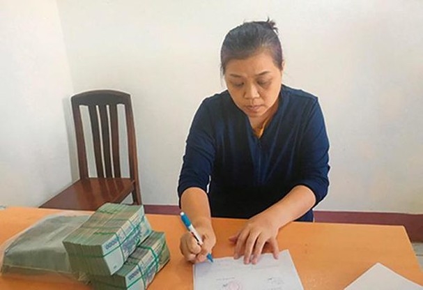 Tin tức pháp luật sáng 12/1: Khởi tố kẻ hành hạ con gái ruột đến ngất xỉu