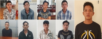 Tin tức pháp luật sáng 16/1: Vác dao và súng hỗn chiến trên Quốc lộ vì... nữ tiếp viên