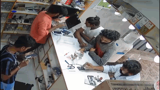 video smartphone phat no ca chu lan khach hoang hon