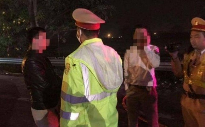 Tin tức tai nạn giao thông ngày 17/1: Xe máy đâm sầm vào ôtô dừng đỗ bên đường, 2 người chết tại chỗ