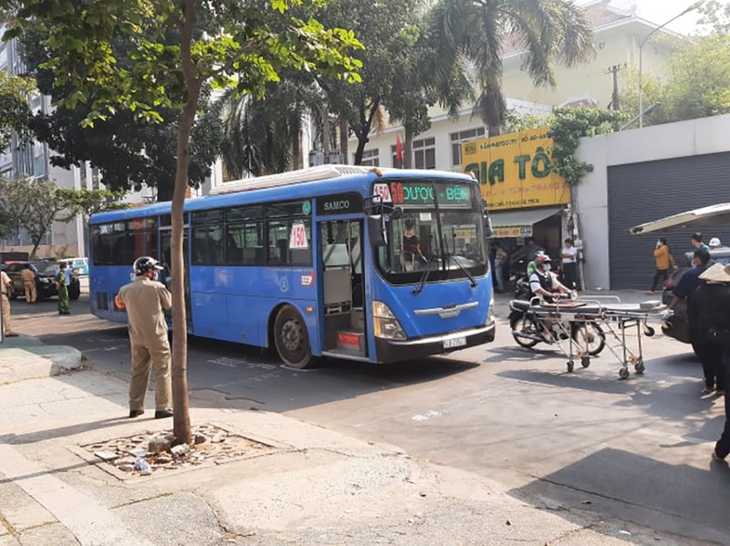 Tin tức tai nạn giao thông nổi bật ngày 20/1: Xe đầu kéo mất lái rồi lật nghiêng trên quốc lộ, tài xế tử vong trong cabin