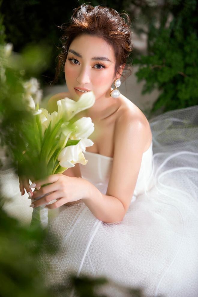 Hoa hậu Đỗ Mỹ Linh khoe nhan sắc kiều diễm khi mặc váy cưới, đốn gục mọi ánh nhìn