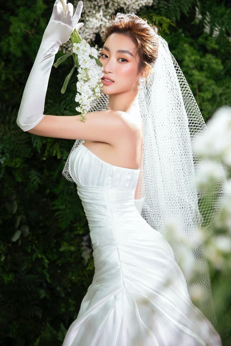 Hoa hậu Đỗ Mỹ Linh khoe nhan sắc kiều diễm khi mặc váy cưới, đốn gục mọi ánh nhìn