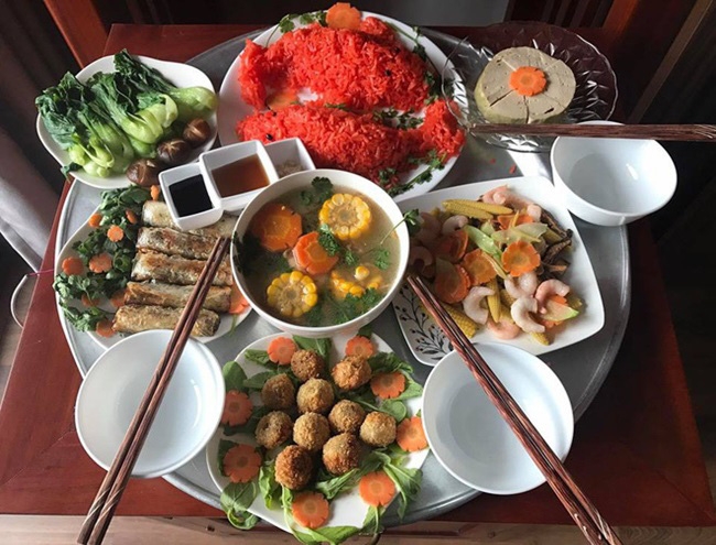Mâm cơm cúng ông Công ông Táo đẹp như tranh vẽ khiến dân mạng xuýt xoa