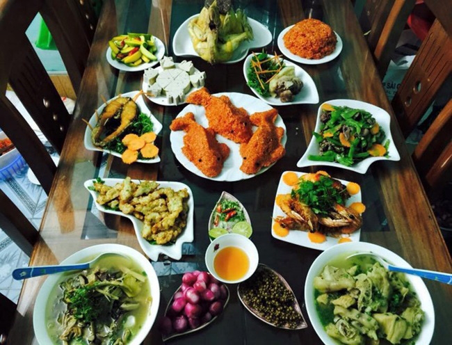 Mâm cơm cúng ông Công ông Táo đẹp như tranh vẽ khiến dân mạng xuýt xoa