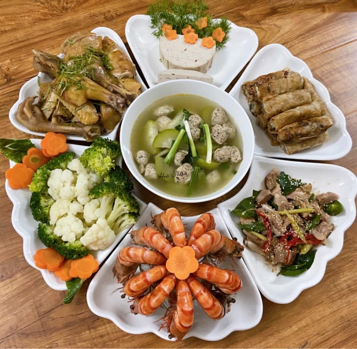 Mâm cơm cúng ông Công ông Táo đẹp như tranh vẽ khiến dân mạng xuýt xoa