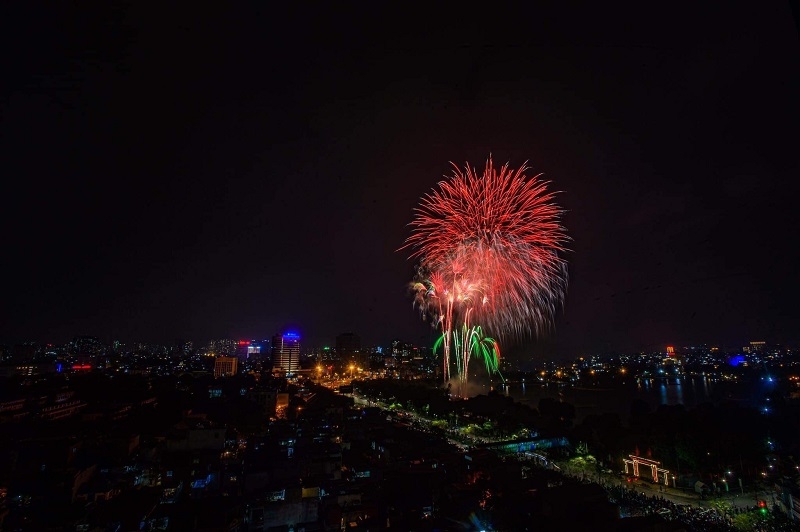 Hình ảnh người dân cả nước đón giao thừa Tết Tân Sửu 2021 Hình ảnh người dân cả nước đón giao thừa Tết Tân Sửu 2021