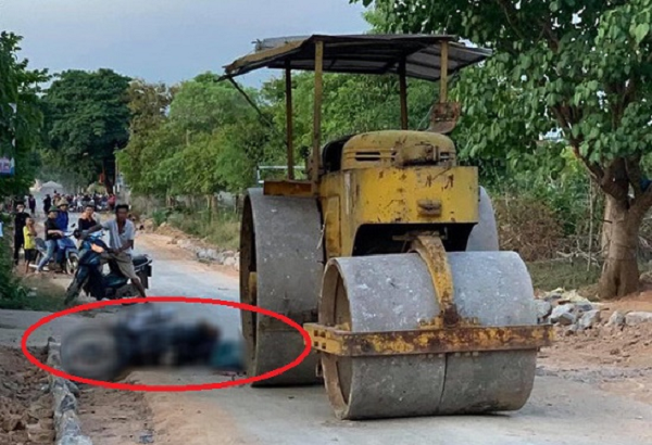 Tin tức tai nạn giao thông trong ngày: Nữ công nhân bị xe lu cán tử vong thương tâm