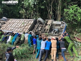tin tuc tai nan giao thong tngt vu xe khach lao vuc o kon tum them nan nhan tu vong