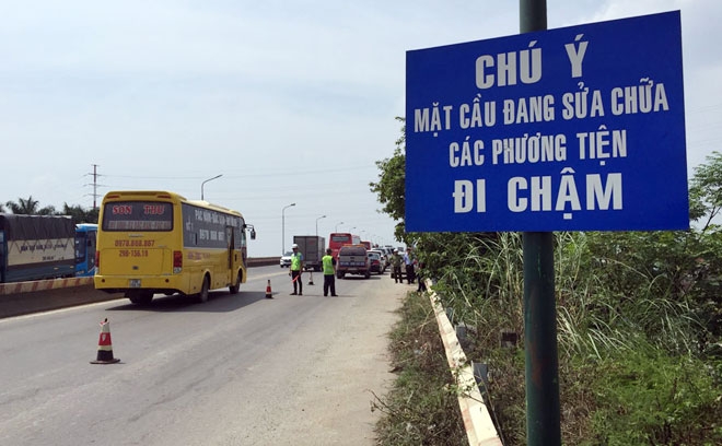 5214 cau thang long