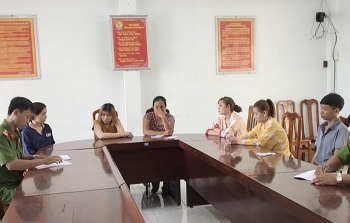 Tin tức pháp luật trong ngày: Tiếp viên quán karaoke bị "bắt cóc"; Phá ổ mại dâm trong quán massage
