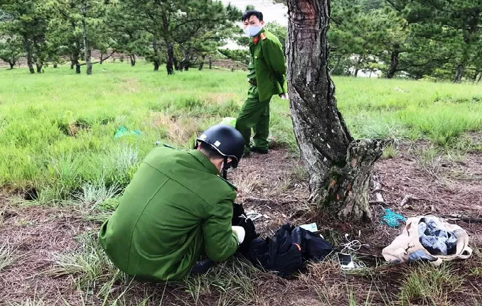 Tin tức thời sự 24h trong ngày mới nhất: Phát hiện thi thể cô gái và thư tuyệt mệnh bên cây thông cô đơn