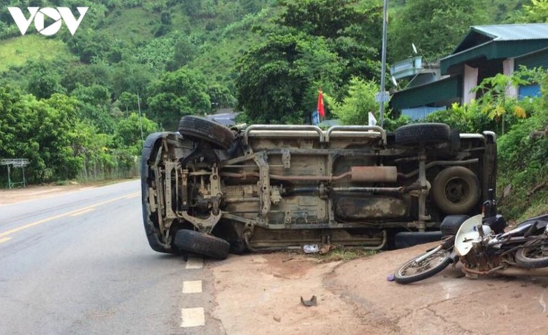 0610 vov vu tai nan luc hon 6h sang nay lam 2 phuong tien hu hong nang 1 nguoi trong thuong duoc dua di cap cuu vmlx