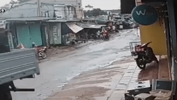 Tin tức tai nạn giao thông sáng 28/8: Xe tải trôi dốc, lao vào chợ "dọn sạch" hai bên đường đi khiến dân tình chạy tán loạn