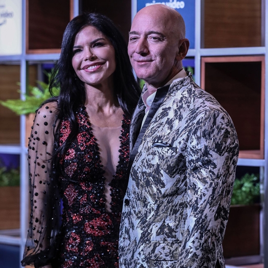 Tỷ phú Jeff Bezos đưa đón người tình bằng chuyên cơ 65 triệu USD