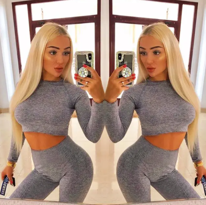 Mặc ‘thiếu vải’, mẫu nữ bị bảo vệ đuổi khỏi trung tâm mua sắm