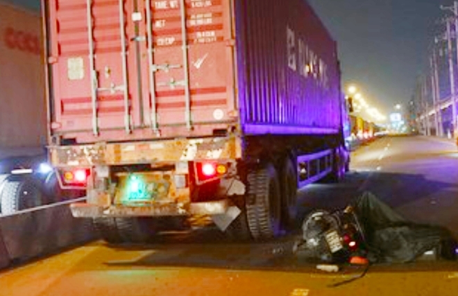 5322 nguoi dan ong tu vong sau khi va cham voi xe container hinh anh0838614217