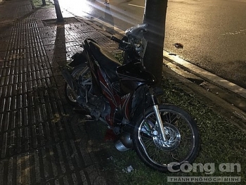 Tin tức tai nạn giao thông sáng 3/9: Đi nhậu về, hai thanh niên lao xe máy lên vỉa hè tông vào gốc cây lúc rạng sáng