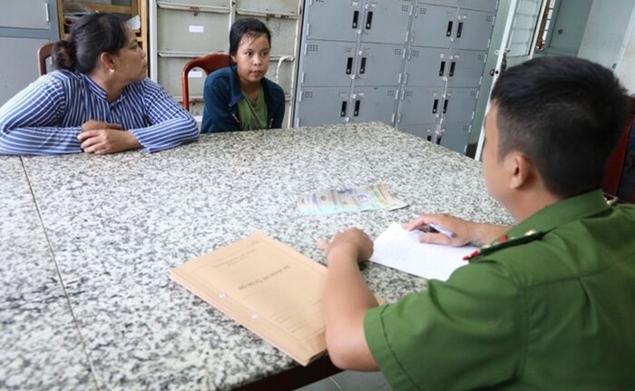 Đến chơi nhà bạn trai, thiếu nữ 15 tuổi tranh thủ lẻn sang hàng xóm cạy tủ trộm 3 cây vàng