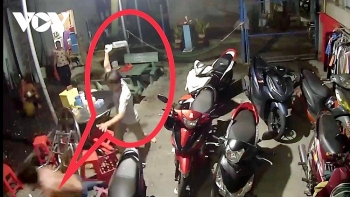 Thông tin pháp luật sáng 23/9: Ồn ào trong lúc nhậu, 2 người đàn ông bị hàng xóm vác dao chém trọng thương