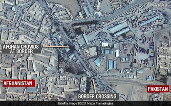 Chạy trốn Taliban, hàng nghìn người Afghanistan kéo đến biên giới Pakistan