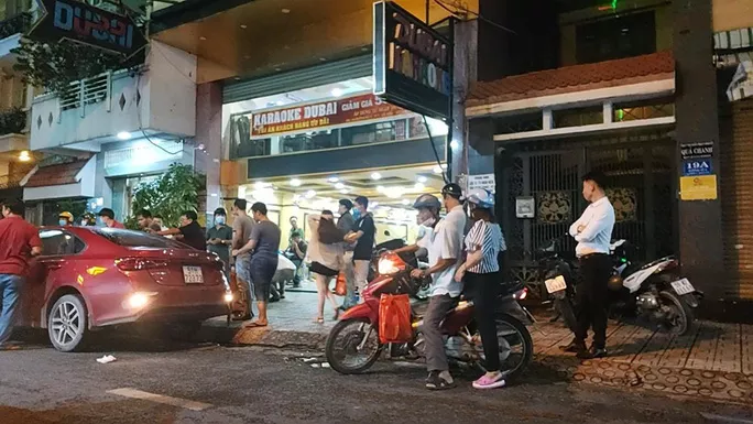 Thông tin pháp luật sáng 1/10:  Hai băng nhóm hỗn chiến kinh hoàng tại quán karaoke Dubai ở Sài Gòn