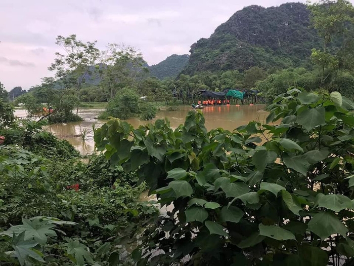 Tai nạn giao thông chiều 16/10: Sạt lở ở Sơn La, một xe bán tải bị cuốn xuống vực