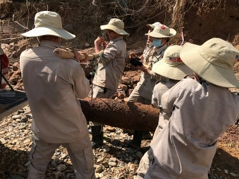 Hàng loạt bom 