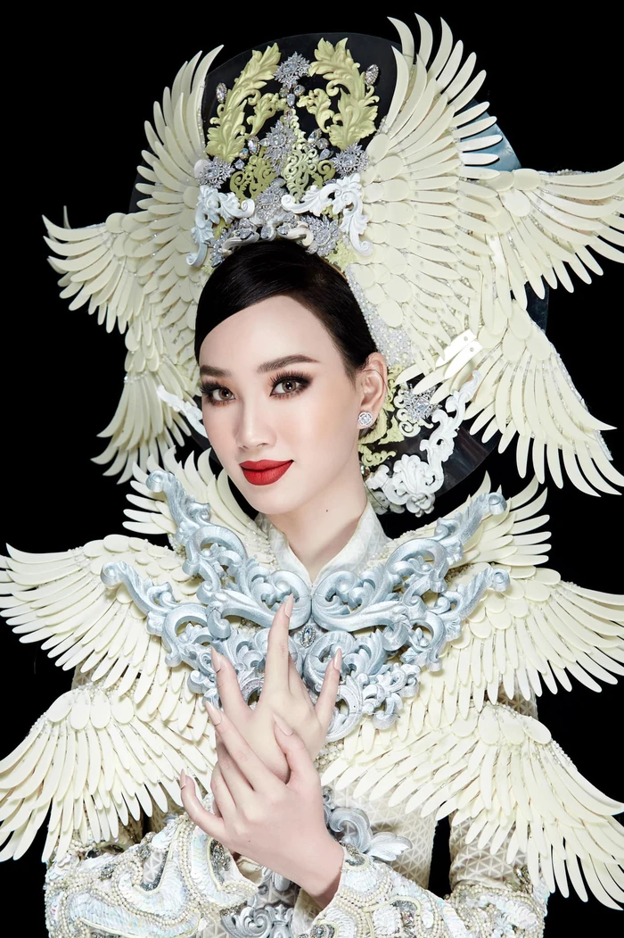 Cận cảnh trang phục dân tộc của Ái Nhi tại Miss Intercontinental