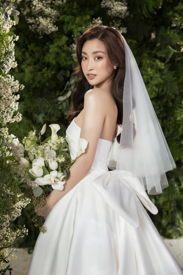 Hoa hậu Đỗ Mỹ Linh gây bất ngờ khi tung bộ ảnh cô dâu lộng lẫy