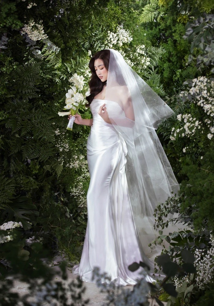 Hoa hậu Đỗ Mỹ Linh gây bất ngờ khi tung bộ ảnh cô dâu lộng lẫy