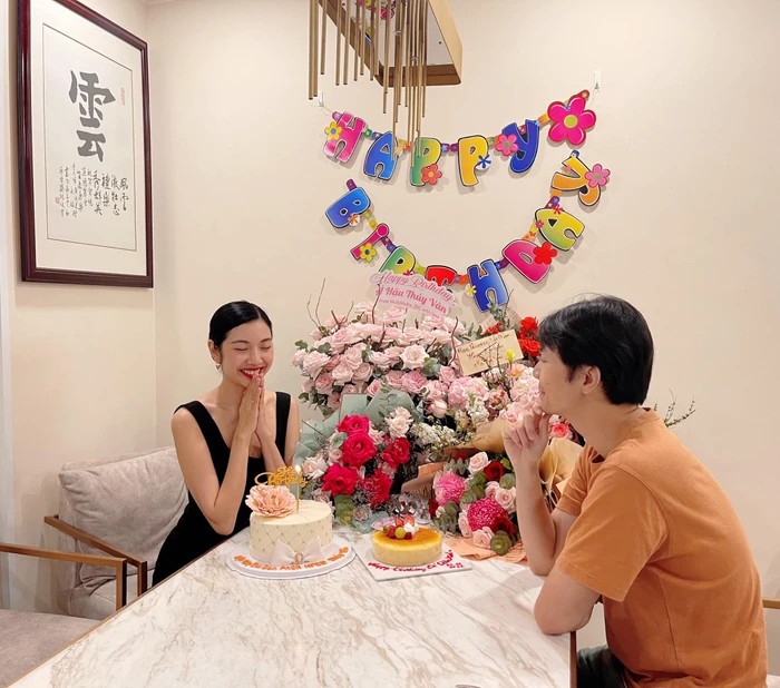 Lộ hình ảnh siêu dễ thương của nhóc tỳ nhà Á hậu Thuý Vân