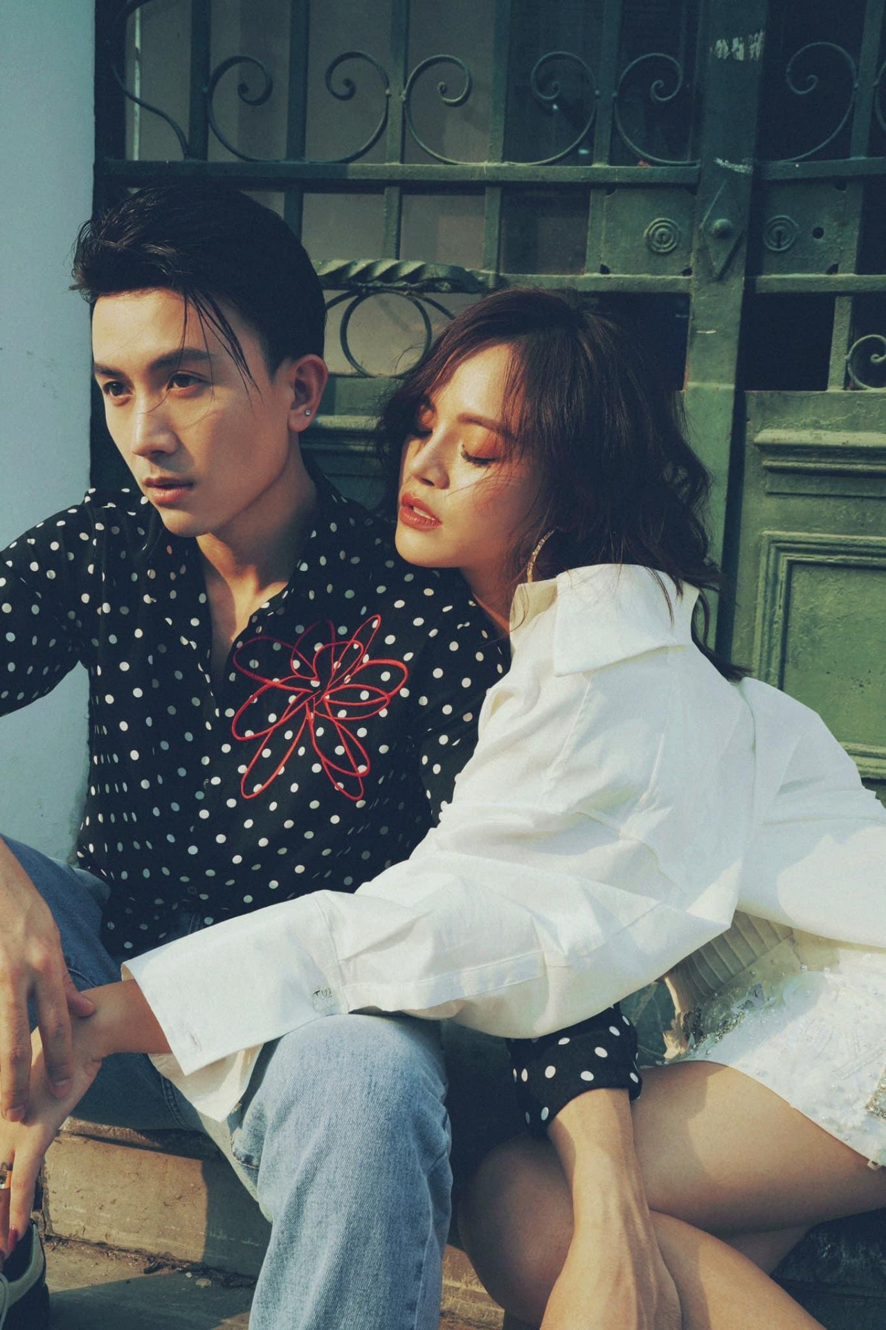 'Hương Vị Tình Thân' vừa đóng máy, cặp đôi Huy - Thy khoe bộ ảnh tình tứ đẹp như mơ
