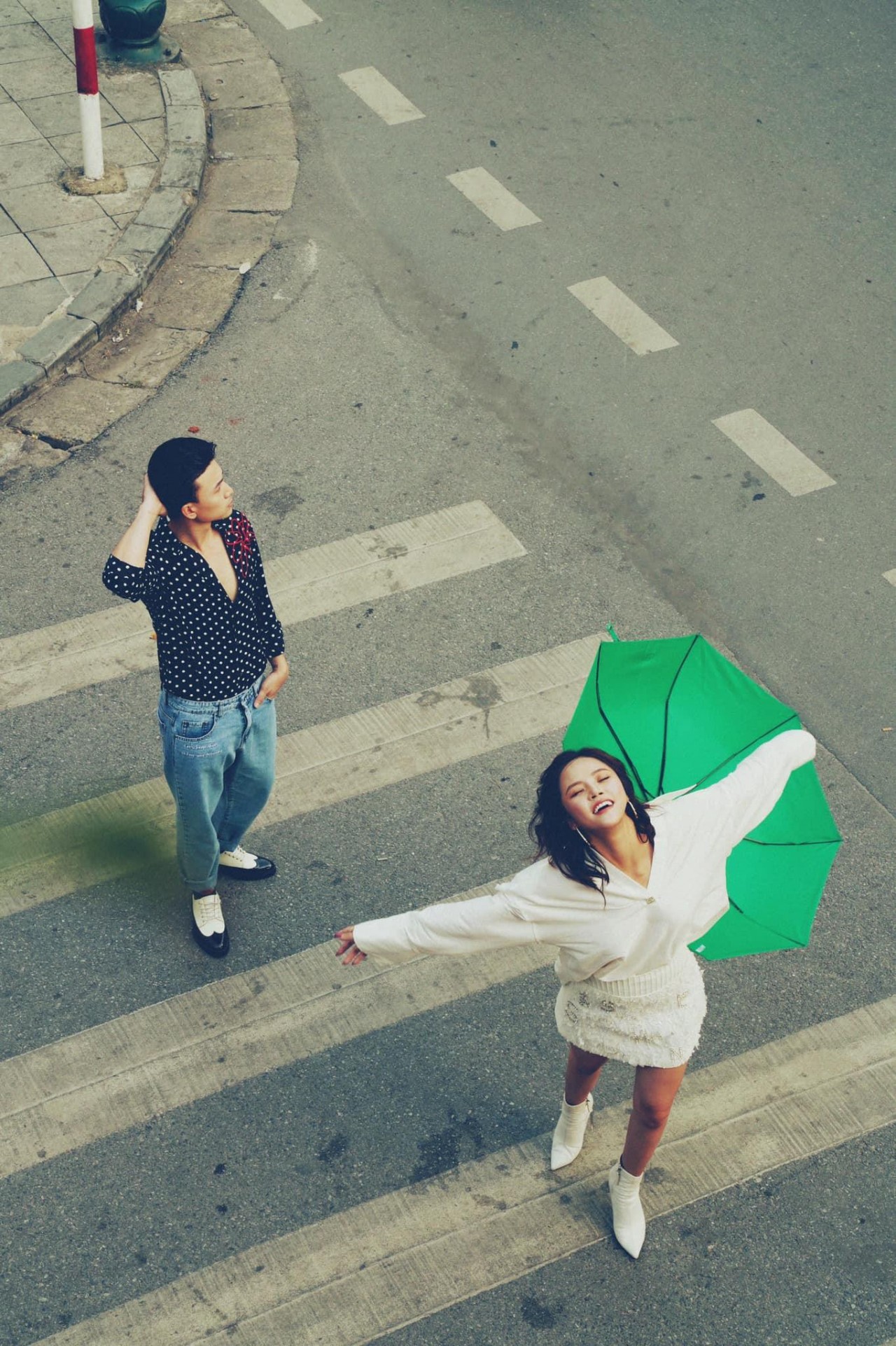 'Hương Vị Tình Thân' vừa đóng máy, cặp đôi Huy - Thy khoe bộ ảnh tình tứ đẹp như mơ