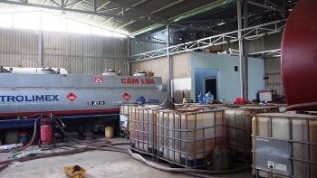 Thông tin pháp luật sáng 6/11: Phát hiện cơ sở sản xuất xăng giả quy mô 