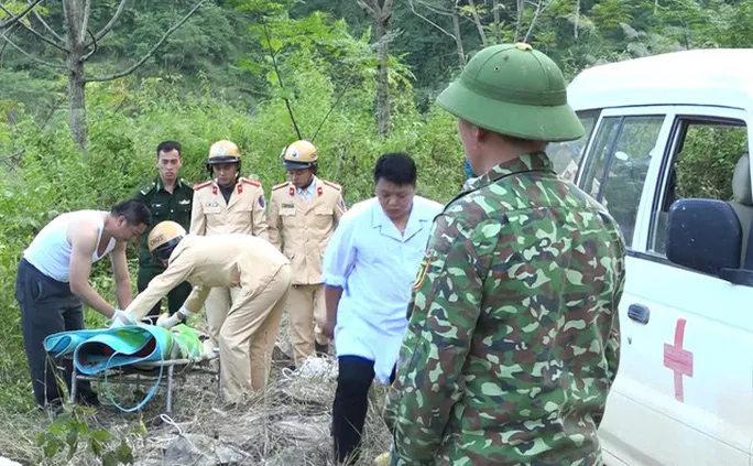 Tai nạn giao thông chiều 9/11: Từ Tây Ninh lên Sài Gòn thuê luật sư bào chữa cho con, hai vợ chồng bị xe tải tông thương vong