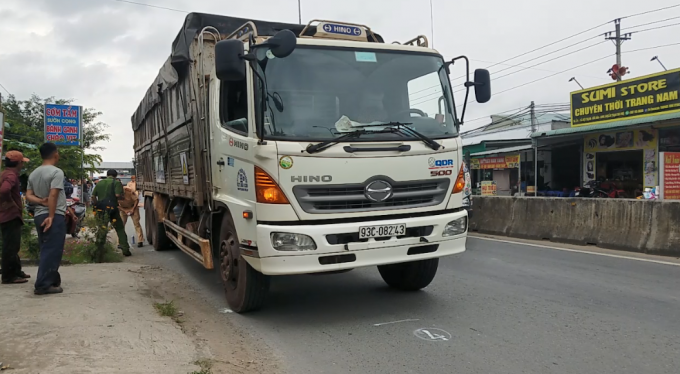 Tai nạn giao thông chiều 11/11: Tài xế nhầm chân ga, điều khiển ô tô đâm 4 người nằm gục giữa phố